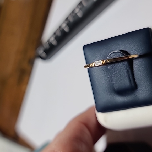 14KT yellow gold and diamond ring - Picture 5 of 7